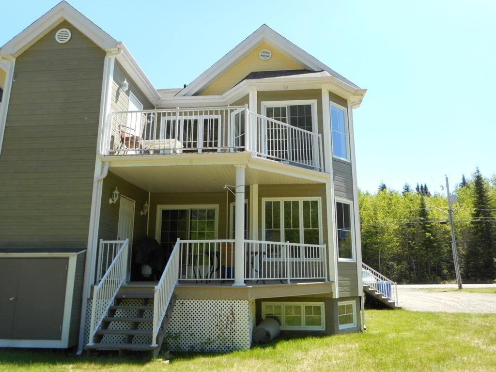 Condo Mont-Edouard L'Anse-Saint-Jean Bagian luar foto